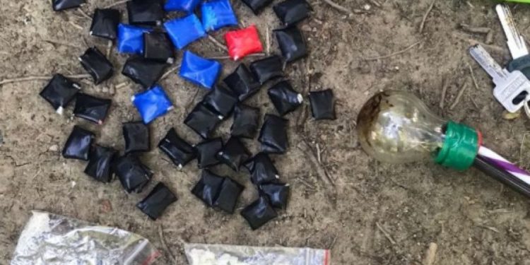 Распространяли наркотики через таксистов: правоохранители задержали четверых подозреваемых