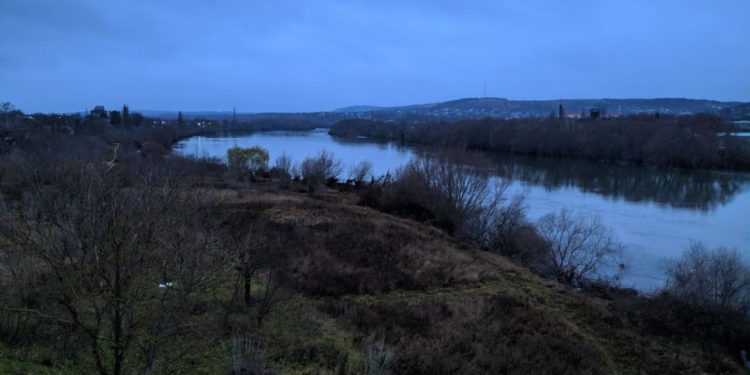 В Днестре утонул мужчина. Очевидцы вытащили его на берег, но врачи не смогли спасти его жизнь