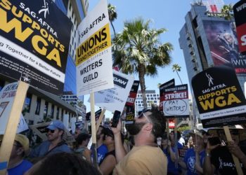 Гильдия актеров США объявила о начале забастовки