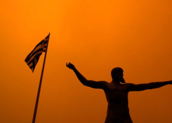 Грецию накрыла жара: министерство труда обязало прекращать работу в полдень