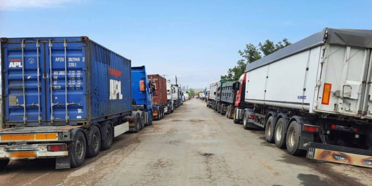 На КПП в Джурджулештах грузовой транспорт не может выехать из Молдовы