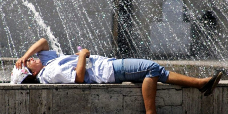 Canicula face victime: Timp de două zile, cinci persoane au sunat la ambulanță acuzând insolații | VIDEO