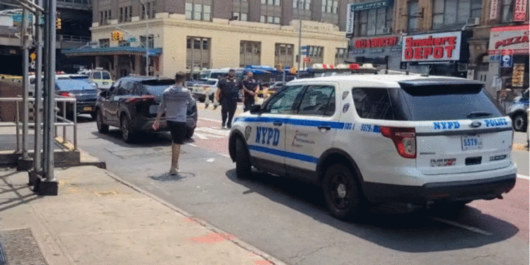 Мужчина в Нью-Йорке открыл стрельбу по прохожим