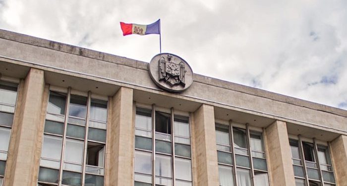 Ședință specială la Guvern, cu privire la evenimentele de la Aeroportul din Chișinău: Presa nu a fost lăsată să asiste la întrunire, care s-a desfășurat cu ușile închise