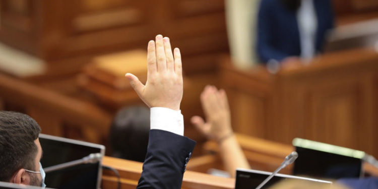 Proiectul extinderii competențelor SIS, votat în lectură finală: Vizează activitatea contrainformativă și informativă externă | VIDEO