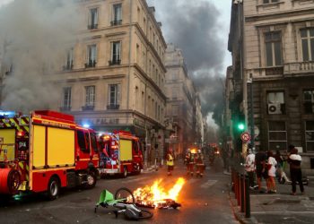 A patra noapte de proteste violente din Franța: 1.000 de persoane au fost arestate și zeci de polițiști răniți