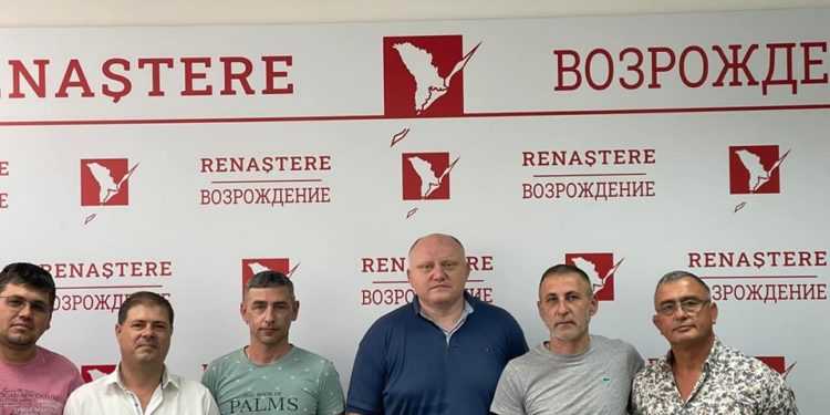 Continuă plecările în masă din PSRM: Președintele organizației teritoriale din orașul Codru, colegii acestuia, cât și organizația de tineret, aderă la Partidul ”Renaștere”