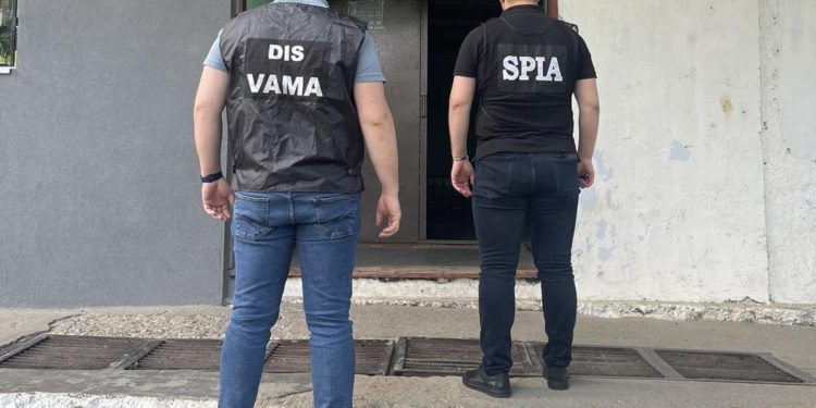 Contrabandă cu țigări de peste 2 milioane de euro: Din grupare fac parte funcționari vamali, un polițist de frontieră și un fost vameș | VIDEO
