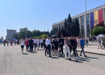 „Nu vom ceda”. Deținătorii de patente, susținuți de membrii echipei lui Ilan Șor și reprezentanți ai Partidului ”Renaștere”,  au ieșit din nou la protest. Cu ce replică a venit Dumitru Alaiba | VIDEO