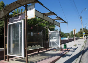 O stație de lângă Universitatea de Medicină și Farmacie, vandalizată de un bărbat. Poliția: Nimeni nu a informat 112, doar au filmat