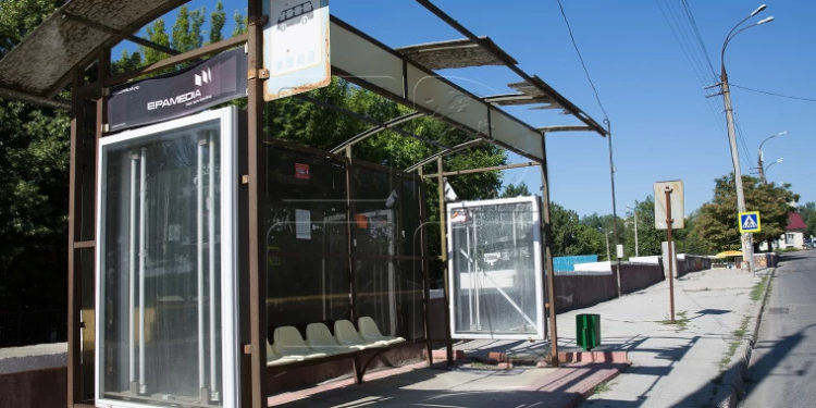 O stație de lângă Universitatea de Medicină și Farmacie, vandalizată de un bărbat. Poliția: Nimeni nu a informat 112, doar au filmat