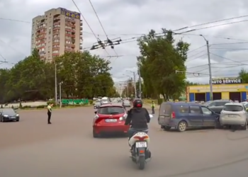 В столичном секторе Ботаника столкнулись три автомобиля. Есть пострадавшие