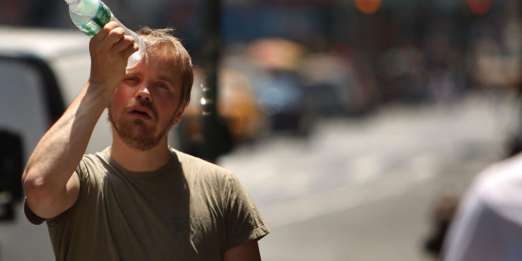 România s-a topit la peste 40 de grade, iar meteorologii spun că e abia începutul. Telefoanele ambulanței au sunat neîntrerupt