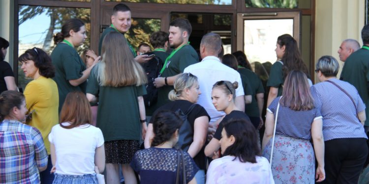 Îmbulzeală la universitățile din țară, în a doua zi de la începutul admiterii: Tinerii depun actele în speranța că vor fi primiți la facultatea dorită | VIDEO