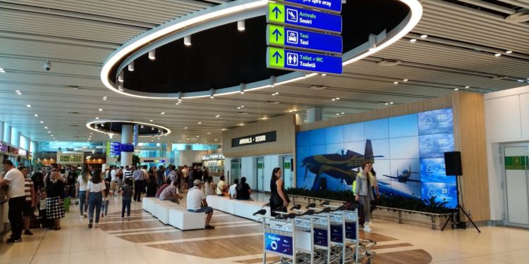 Atacatorul de la aeroport este un ucigaș căutat de Interpol. Acesta se află în stare gravă la spital