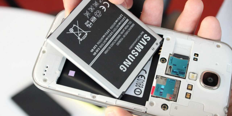 ЕС переходит на гаджеты только со съемными аккумуляторами