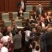 Bătaie generală în parlamentul din Kosovo, după ce un deputat a aruncat cu apă în premier