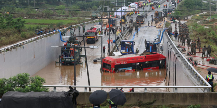 Ploile puternice au provocat inundaţii şi alunecări de teren în Coreea de Sud: Cel puţin 33 de persoane au murit şi alte zece sunt date dispărute