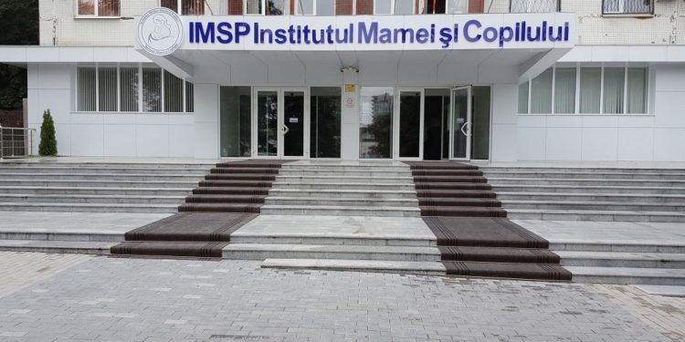 В Институт матери и ребенка перевели двоих детей, пострадавших в аварии в Оргееве. Один из них в коме