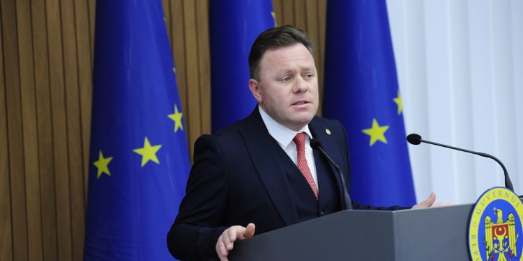 „Suntem la un pas de a începe să prindem stele galbene și triunghiuri colorate”. Alexandru Flenchea, despre xenofobi