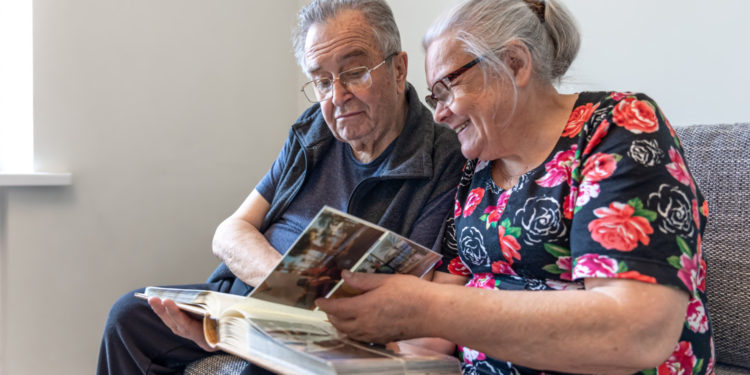 BNS: În Moldova, vârstnicii trăiesc mai mult și mor mai mulți copii la naștere | VIDEO