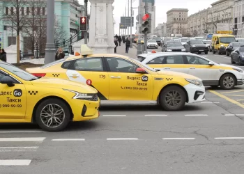 Массовая драка таксистов в Москве попала на видео