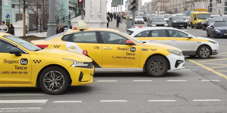 Массовая драка таксистов в Москве попала на видео