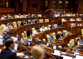 Instituirea Centrului pentru Comunicare Strategică și Combaterea Dezinformării, votat în prima lectură, de 56 de deputați PAS | VIDEO