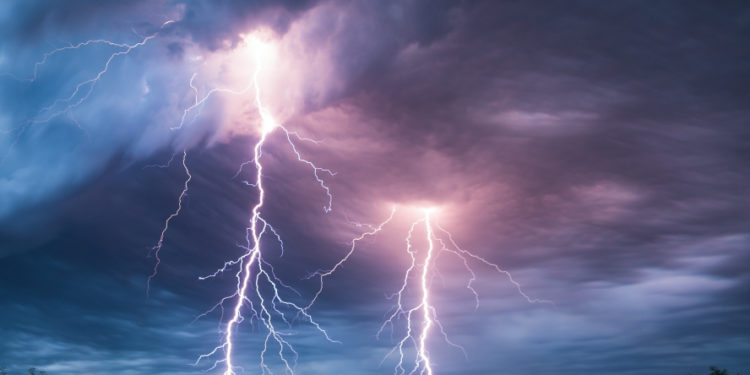 Ploile fac ravagii în România: Doi fraţi au murit după ce au fost loviţi de fulger | VIDEO