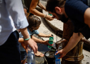 Аномальная жара во многих регионах Европы: В Греции потерпел крушение самолет, в Палермо из-за лесных пожаров закрыли аэропорт | VIDEO