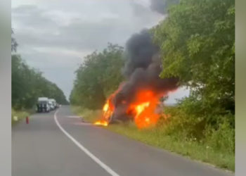 В Бричанском районе загорелся автомобиль Пограничной полиции | VIDEO