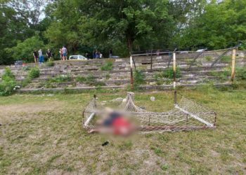 Petrecere cu final tragic: Un bărbat a decedat, strivit de o poartă de fotbal | VIDEO