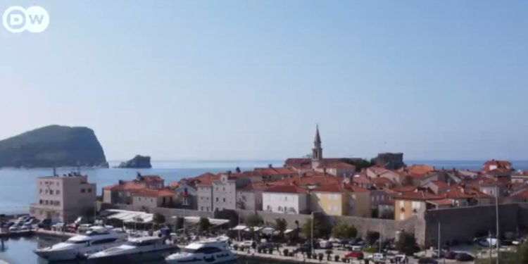 Muntenegru a devenit casă și pentru rușii bogați cu iahturi, și pentru cei care au fugit de război. „Simt că ne-a fost răpit viitorul”