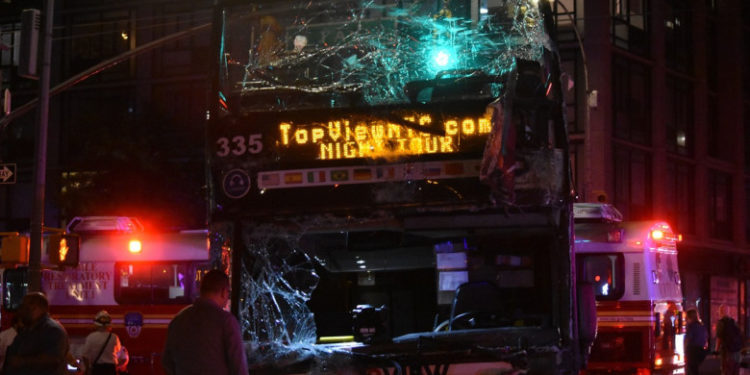 Accident grav în New York. Peste 80 de persoane au fost rănite după ce două autobuze s-au ciocnit