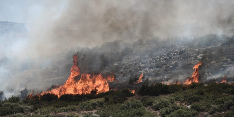 Un depozit de muniții a sărit în aer, în Grecia, din cauza incendiilor | VIDEO
