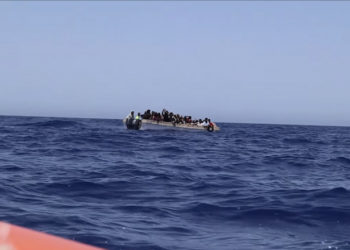 46 de migranţi, salvați în Mediterana. „O fetiţă de 4 ani cu tatăl ei şi peste 10 minori neînsoţiţi se numără printre supravieţuitori” | VIDEO