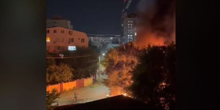 Incendiu puternic în curtea Spitalului Robănescu din București. Peste 100 de copii au fost evacuați | VIDEO