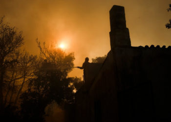 Vremea la extreme pe glob: Stare de urgență în Grecia din cauza incendiilor, în timp ce furtunile fac ravagii în Serbia | VIDEO