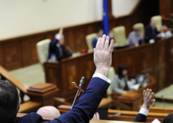 Deputații vor putea activa în sectorul privat? PAS propune modificarea Constituției