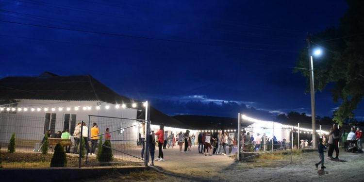 „De parcă sunt într-o altă țară”. Datorită echipei lui Ilan Șor, satul Neculăieuca are acum o nouă față: A fost renovată casa de cultură, reabilitate estrada de vară și parcul | VIDEO