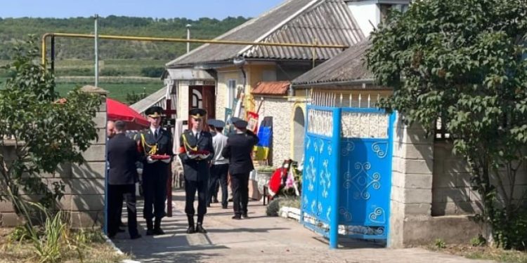 Ofițerul Igor Ciofu, ucis pe Aeroportul Internațional Chișinău, este petrecut azi pe ultimul drum. Patru iulie, declarată zi de doliu național | VIDEO