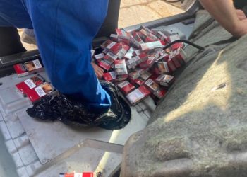 Incident la vama Sculeni. Un șofer a rămas fără automobil, după ce în rezervorul de combustibil au fost descoperite sute de pachete de țigări