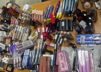 На КПП Леушены из маршрутки, ехавшей из Германии в Молдову, изъяли контрабанду | FOTO