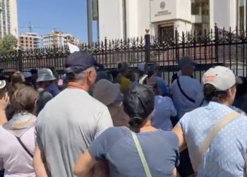 „În așa condiții e imposibil de lucrat!”. Foștii deținători de patente au protestat în fața Președinției | VIDEO