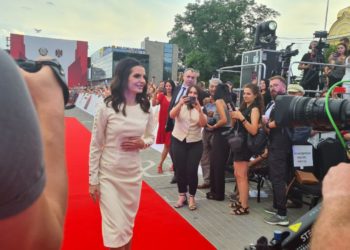 Program special în Găgăuzia, în ziua învestirii în funcție a noului bașcan, Evghenia Guțul: Concert, focuri de artificii și prezența invitaților speciali din Turcia | VIDEO