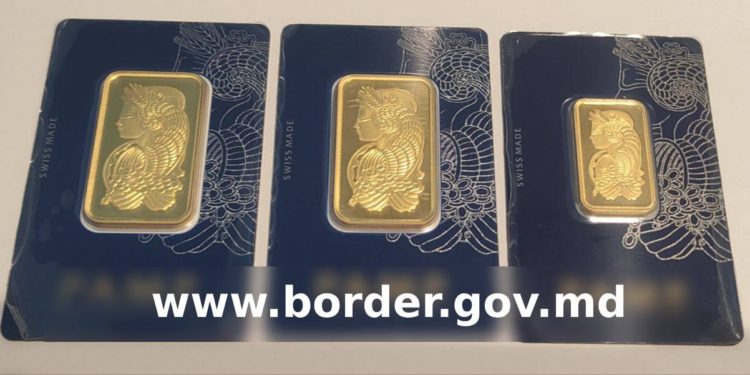 A ascuns trei lingouri de aur în valiză, fără a le declara: O cetățeancă străină, prinsă de vameși