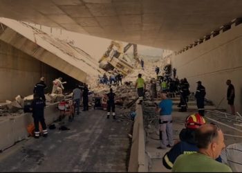 Un pod s-a prăbuşit în Grecia, există răniţi prinşi sub dărâmături