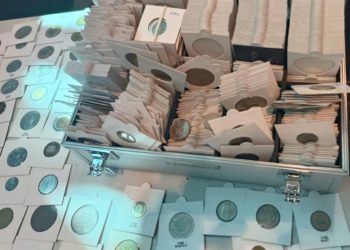 Peste 800 de monede de colecție, depistate la Aeroport: Proprietarul „a uitat” să le declare