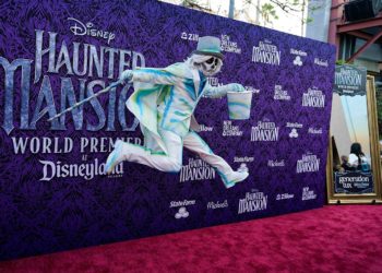 Disney отправила на премьеру мультперсонажей вместо актеров из-за забастовок