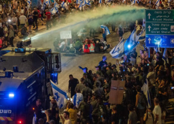 Israelul este zguduit de proteste după adoptarea unei legi care restrânge atribuțiile Curții Supreme